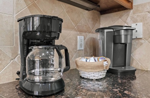Bella Vista House | Mulligan Manor: Golf > Bike > Play > Private Hot Tub > Pet Friendly