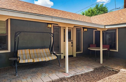 Southside House | Myrinn-Backyard Fire Pit Near NAU|Walk to Downtown