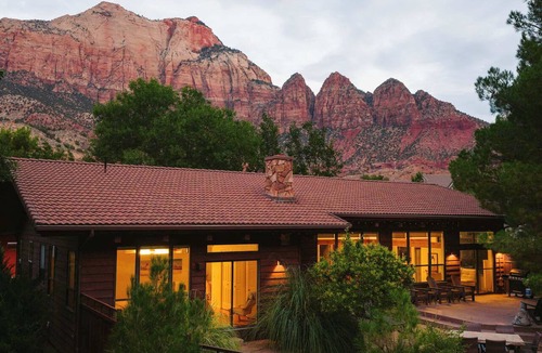 Zion National Park South Entrance House | Nama-Stay Retreat House, 5 Min to Zion NP
