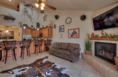 Moab South Valley House | Near Arches Park w/Private Hot Tub! En-Suite Bathrooms For All Bedrooms!