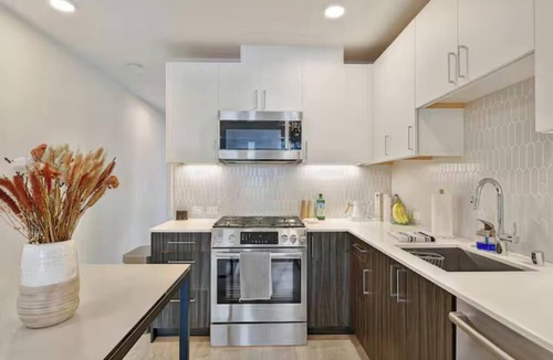 Broadway House | NEW! Chic Capitol Hill Townhome w/Views, Walkable
