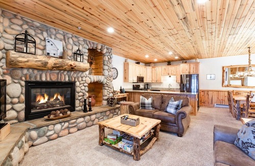 Park City House | New! Exquisite Log Cabin home-HOT TUB, FIREPLACE, AC, Garage, walk to SKI lift