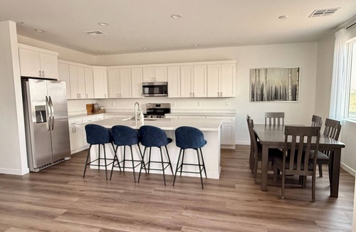 Greenehaven House | "New" Lake Powell Retreat- Sleeps 15+ Large Groups, Views, Sunsets, Stars, Games