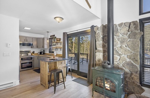 Blue River House | New Modern Renovation - Hot Tub, Huge Deck, Mountain Views, Fast Wifi & More!
