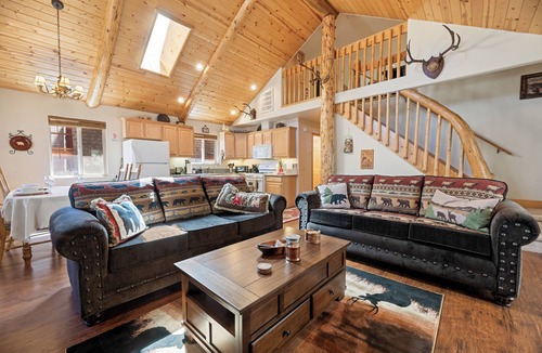 Big Bear City Cabin | New: Rustic Cabin, Hot Tub, Games