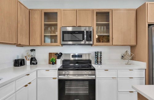 Historic Downtown Savannah House | New Savannah 6BR Compound Walk to Forsyth Historic
