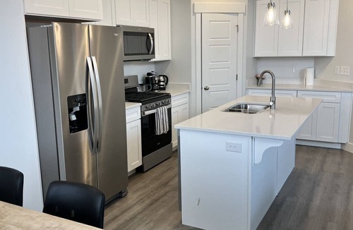 Lehi House | NEW Stylish 4 Bed 3.5 Bath 2 Car Garage House with Mountain View in Lehi Utah