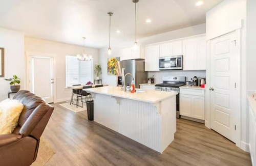 Lehi House | NEW Stylish 4 Bed 3.5 Bath 2 Car Garage House with Mountain View in Lehi Utah