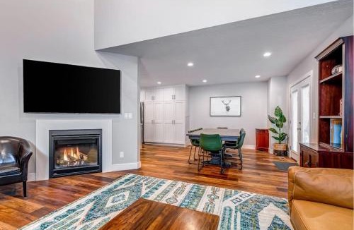 Cottonwood Heights House | Newly remodeled home with arge private hot tub fireplace & nearby park