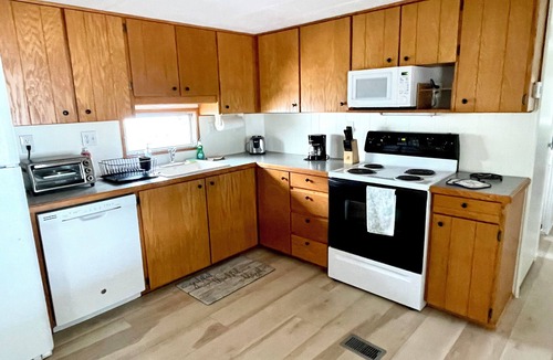 New Port Richey East House | Newly Renovated + Great Location by Historic New Port Richey & the Ocean/Beach!