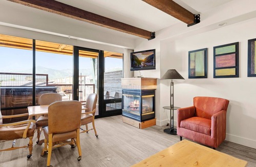 Kimball Junction Condo | Newpark 322-A | Private Hot Tub | Kitchenette | Mtn & Preserve Views | Fireplace | Pool & Hot Tub