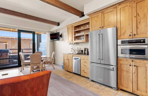 Kimball Junction Condo | Newpark 406-A | Private Hot Tub | Kitchenette | Olympic Park & Mtn Views | Fireplace | Top Floor