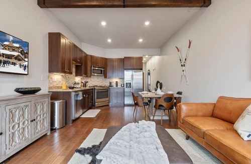 Kimball Junction Apartment | Newpark Terrace|Sleeps 5|Private Hot Tub|Restaurants & Shopping