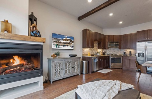 Kimball Junction Apartment | Newpark Terrace|Sleeps 5|Private Hot Tub|Restaurants & Shopping