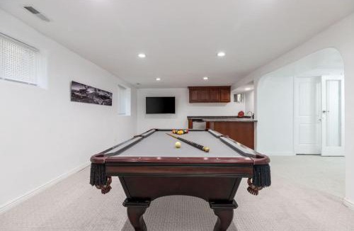 Downtown Salt Lake City House | Oasis in the City Hot tub, Pool table, Koi Pond