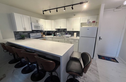 Waikiki Condo | Ocean View Retreat 4 Mn Walk 2 Beach Lanai Sleep 6 @ Waikiki Banyan #908 Tower 1