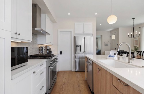 Townsite House | Oceanside Retreat – Fabulous 3BD + 2 Dens, Townhome in Oceanside