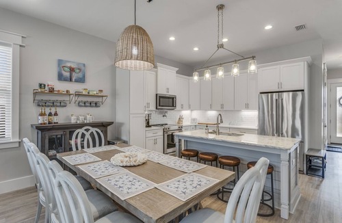 Laguna Beach Estates House | One Block to Beach. Heated Pool March-May. Playground. King Beds, Beach Chairs