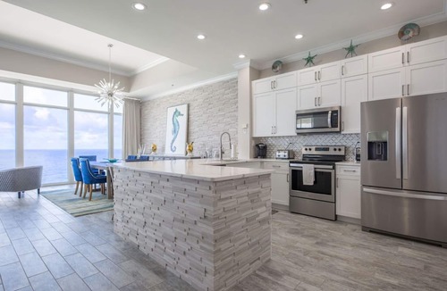Thomas Drive Condo | OPEN May 30-6! AND July 6-11th! Penthouse, unbeatable views ALL 5 ⭐️ reviews