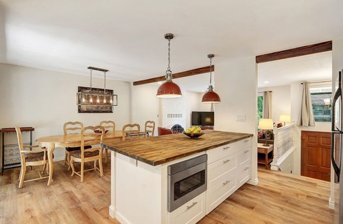 Education Hill House | P5 4BR/3BA on Education Hill near Microsoft
