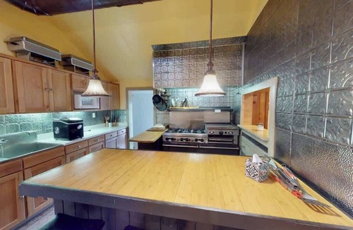 Spanish Valley Cabin | Pack Creek - The Lodge