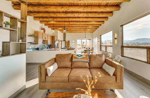 Taos House | Panoramic Mtn Views! Serene Gem in Ranchos De Taos