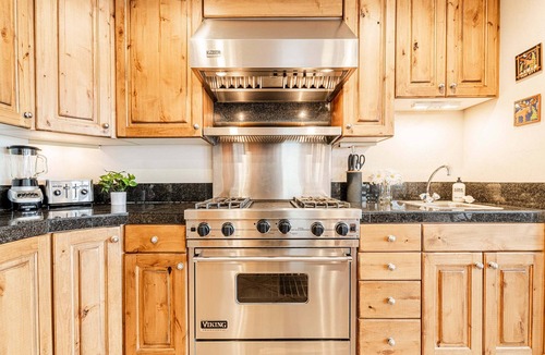 Park City House | Park City Sun Peak Home with Hot Tub, Hike/Ski 30+ days Dogs OK