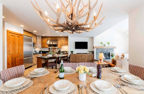 Park City House | Park City Sun Peak Home with Hot Tub, Hike/Ski 30+ days Dogs OK