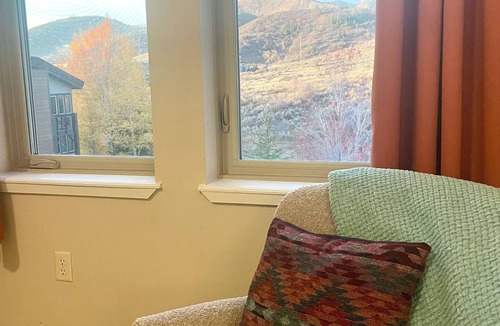 Kimball Junction Condo | PARK CITY. Sunny 2 BR+loft. Mtn views. Near Canyons, Kimball, Woodward, Outlets