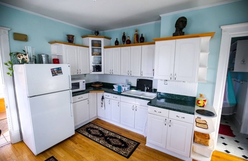 Lowry Hill East House | Park Place, 2nd floor, 1+bedroom furnished apartment