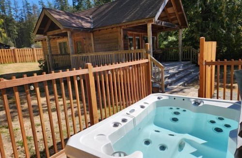 Eastsound Cabin | Partial View Cabin w/Hot Tub - 2 min walk to west-facing beach!