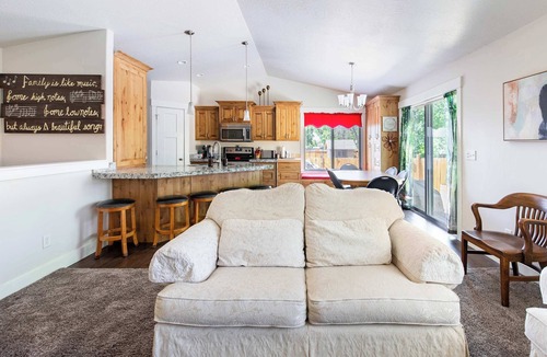 Payson House | Payson Family Base - 5BR, Bunks, Sleeps 14