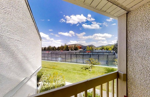 Park Meadows Condo | Peaceful Villa with Loft - Front Porch, 2 Balconies - Next to Rec Center
