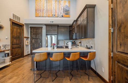 Park City Condo | Pet Friendly Blackstone Luxury Condo - Pool and Gym in Canyons Village.