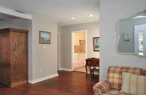 Kings Terrace House | Pet friendly cottage w large fenced yard. Available weekly, monthly or nightly!
