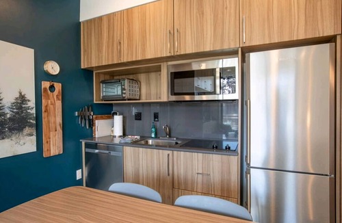 Park City Condo | Pet Friendly-Modern 1 bedroom- Pool, Hot Tub, Gym