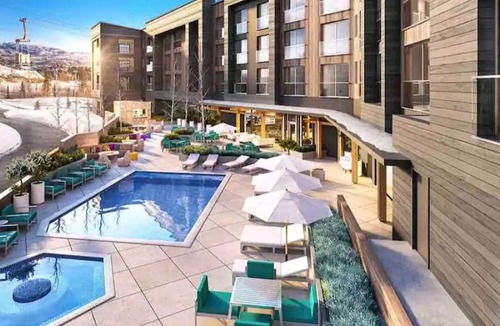 Park City Condo | Pet Friendly-Modern 1 bedroom- Pool, Hot Tub, Gym