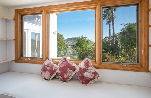 Escondido House | Pickleball & Games ESTATE: Pool, Tennis, Ponies!Text Bob 4 Special Pricing Dates