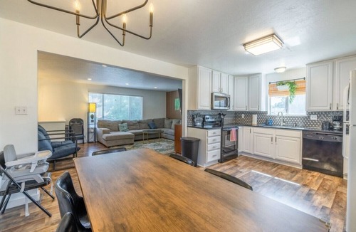 Lakeview House | Pickleball & Hot Tub | Packed with Entertainment | Near BYU