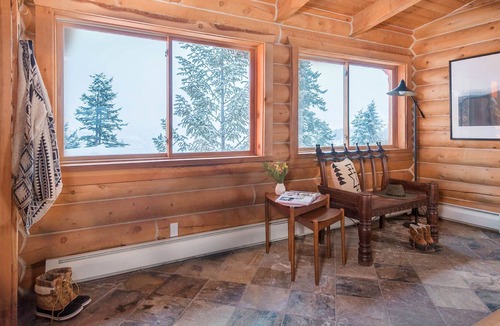 Summit Park Cabin | Pine by AvantStay | Magnificent Private Log Cabin w/ Veranda Mtn Views & Hot Tub
