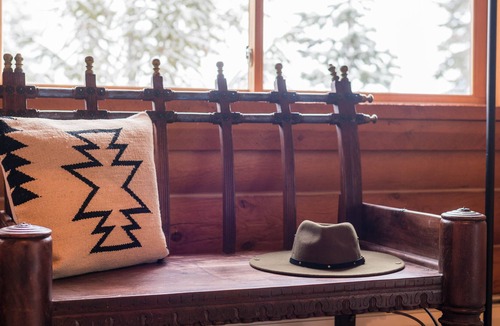 Summit Park Cabin | Pine by AvantStay | Magnificent Private Log Cabin w/ Veranda Mtn Views & Hot Tub