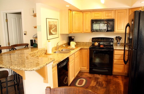Warrior's Mark House | Pinecreek #I - 3 BR: Close to Town- Shuttle to Slopes- Pool & Hot Tub Access