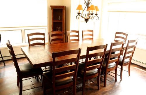 Warrior's Mark House | Pinecreek #I - 4 BR - Private Hot Tub - Close to Town - Shuttle to Slopes
