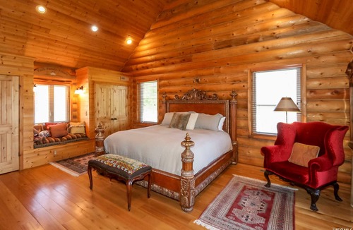 Huntsville Cabin | PINEVIEW LAKE LODGE- 6 bed 4.5 bath minutes from Snowbasin Ski Resort.