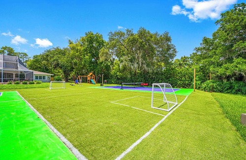 Lake Magdalene House | Pool * Pickleball * Soccer * Basket * Sleeps 18!