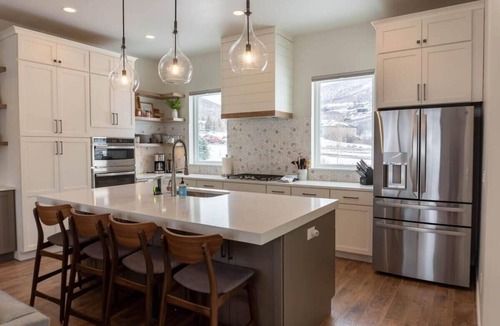 Deer Mountain Condo | Pristine 3BR w/Hot Tub - 15min to Park City!