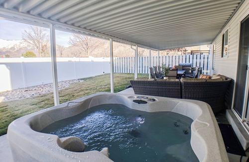 Ogden House | Private 6 Bd Gem w View+25Min to Snowbasin+Fenced Yard+Spa+Sleeps 12+Fiber Wifi!