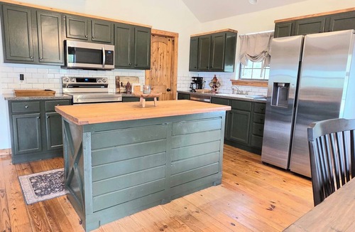 Mountainburg Cabin | Private Cabin Near Fayetteville - Hot Tub, Fire Pit & Views