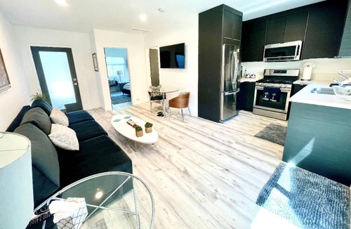 Valley Village House | Private Guest House Near Universal Studios Gated Patio & Fast WiFi