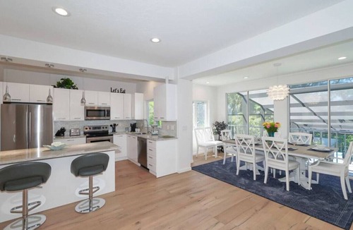 Saint Armands Key House | Private Heated Pool & Hot Tub | Near St. Armands | Close to the Beach
